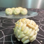 Panellets caseros de piñones