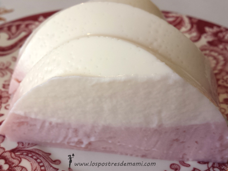 Tarta de fresas con nata