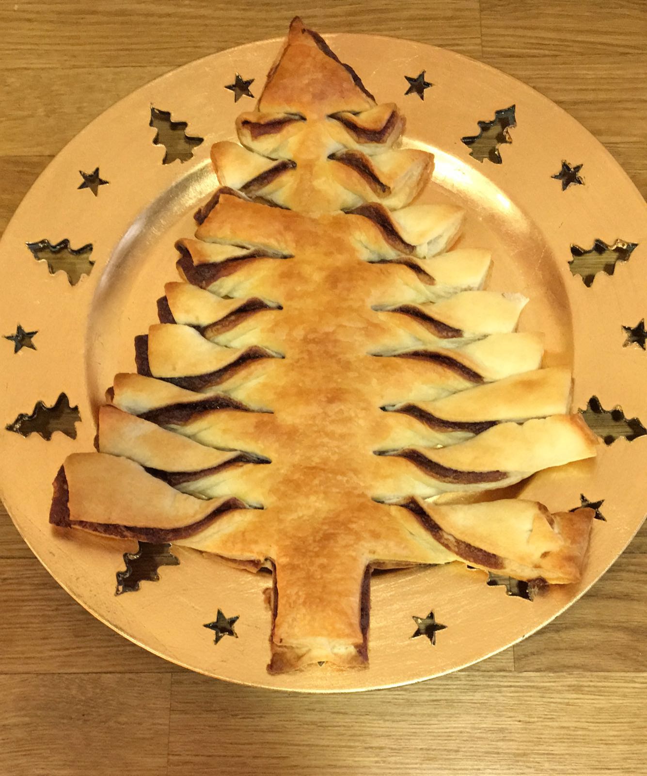 Árbol de Navidad con hojaldre y chocolate